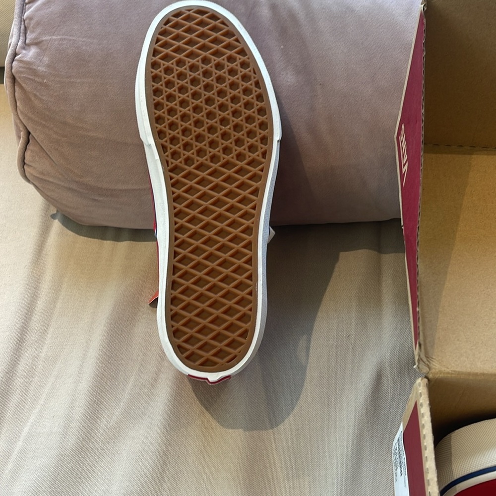 Vans - Picture 2 of 3